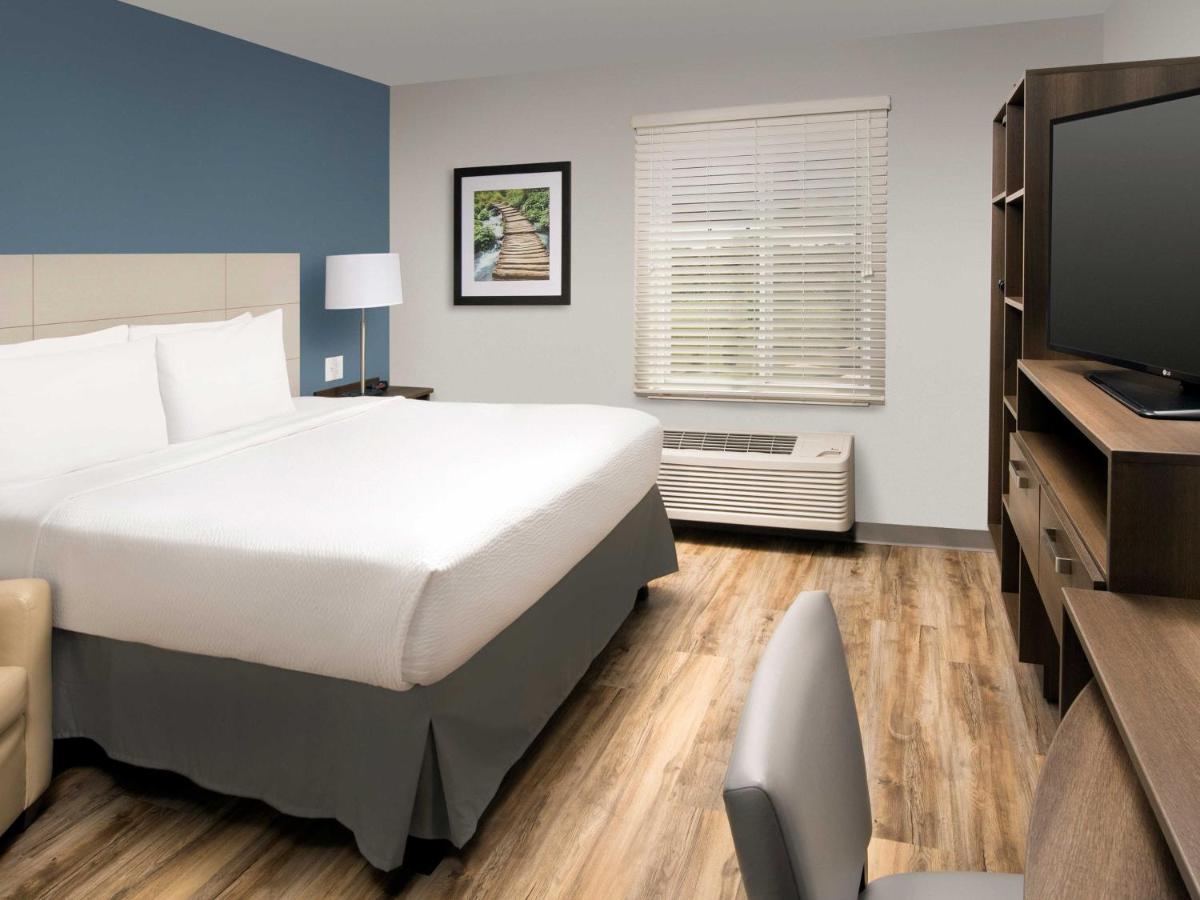 Queen Suite at WoodSpring Suites South Plainfield