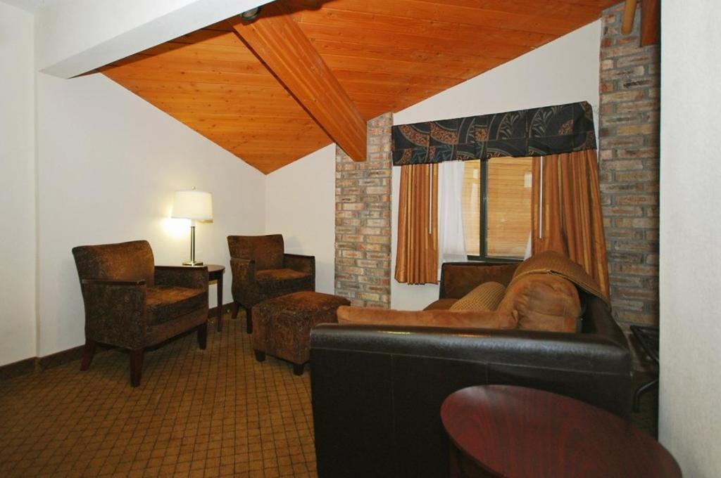 Queen Room - Disability Access/Non-Smoking at Baymont by Wyndham Delaware