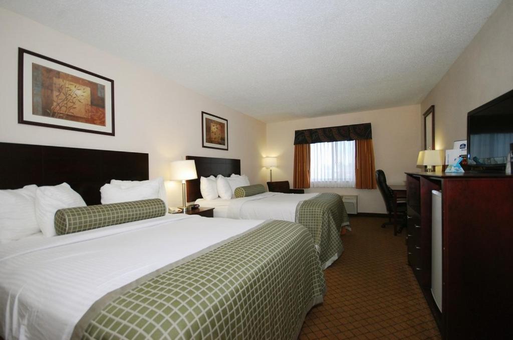 Deluxe Queen Room with Two Queen Beds - Non-Smoking at Baymont by Wyndham Delaware