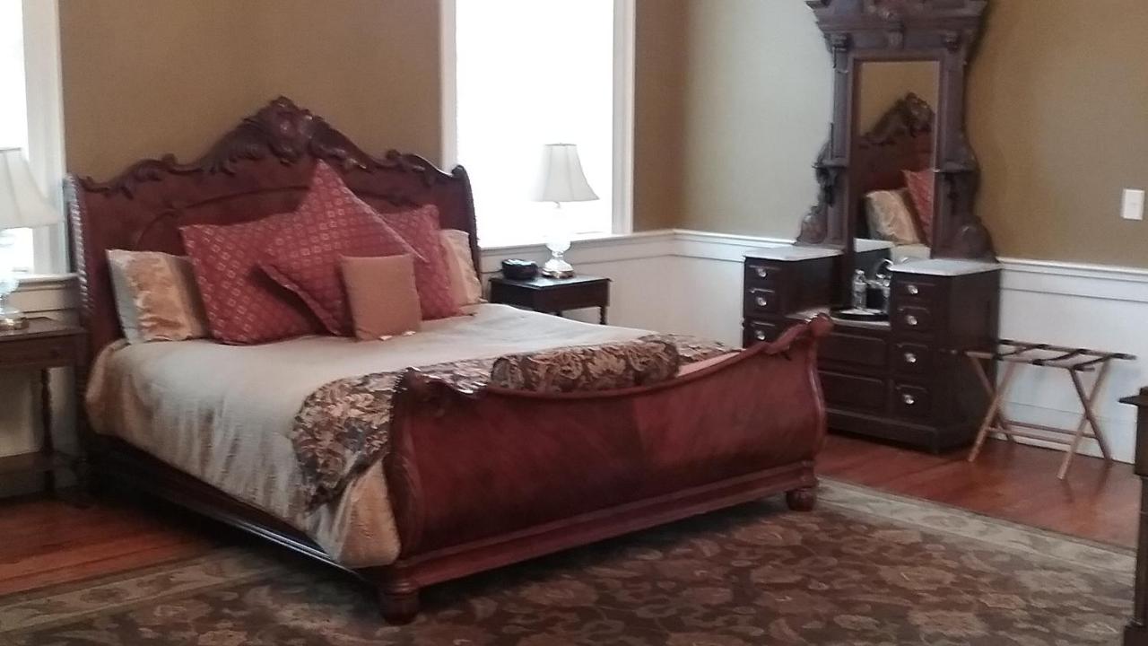 | Hale Springs Inn