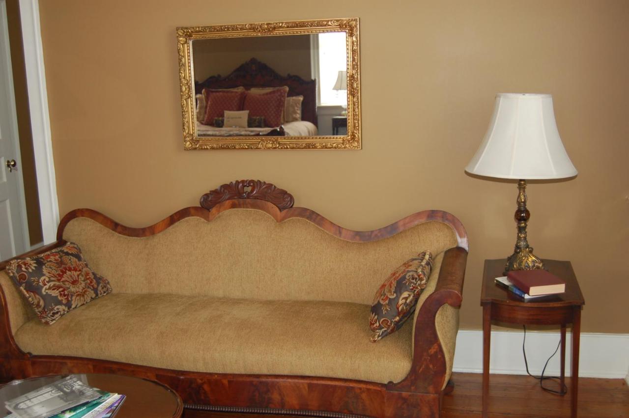 | Hale Springs Inn