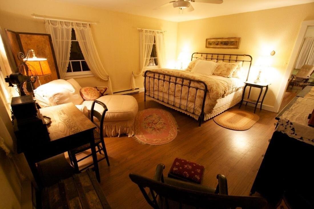 | Inn at Fox Hill Farm
