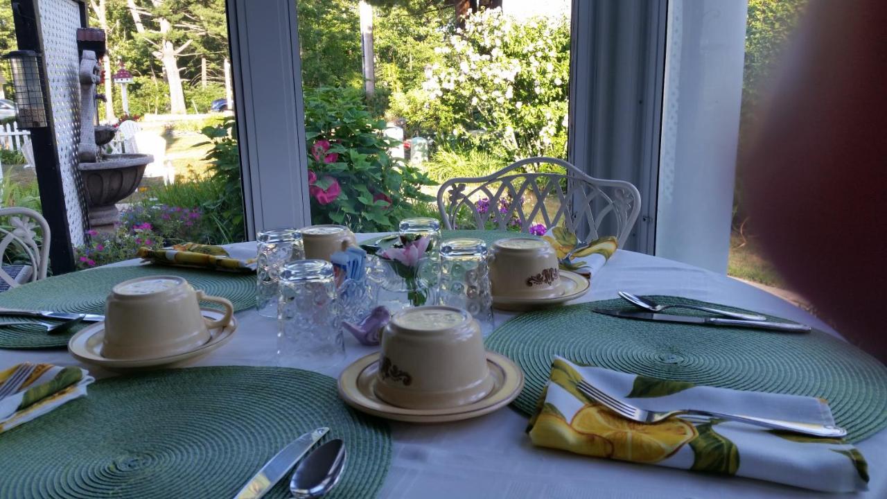 | Holiday Guest House Bed & Breakfast