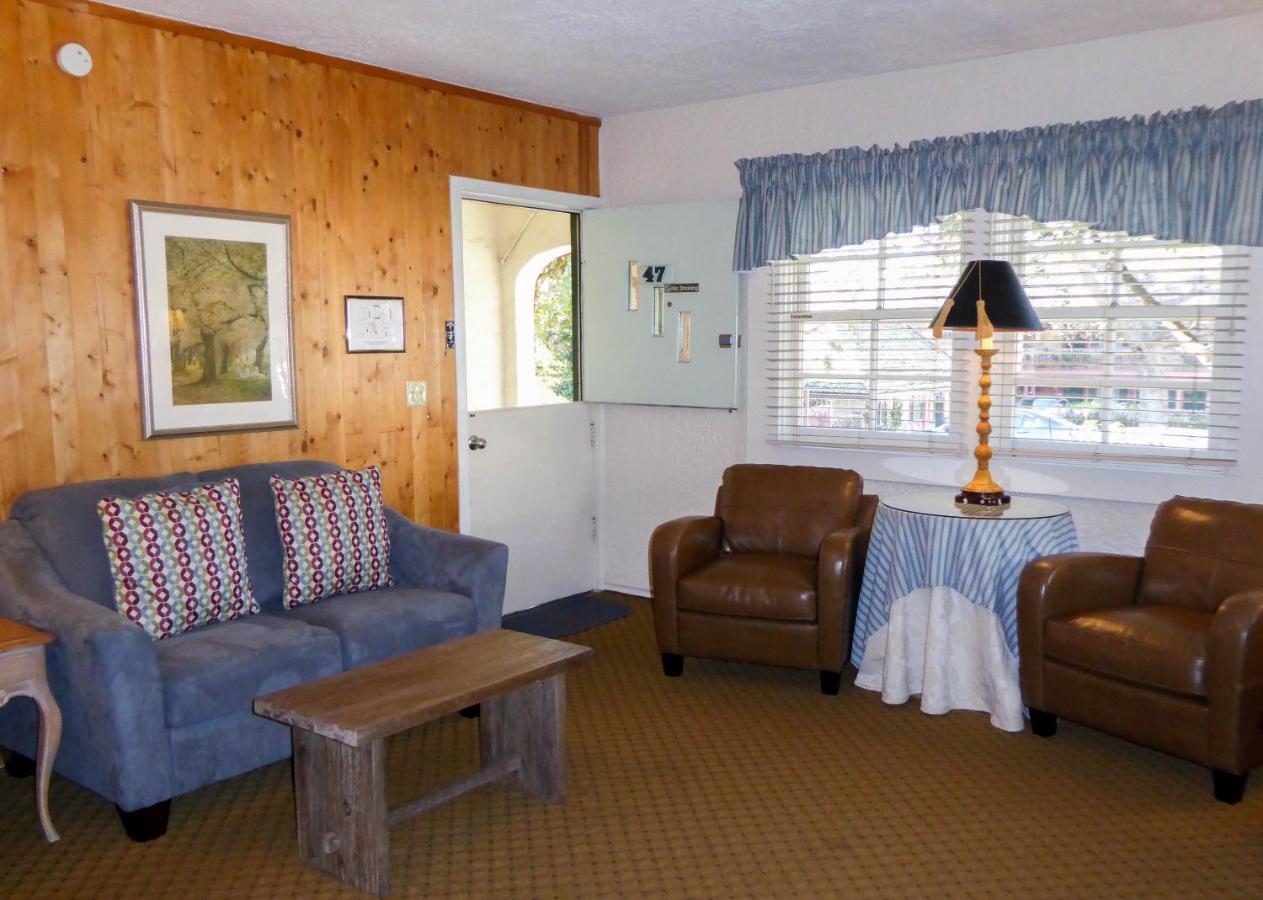 | Briarwood Inn