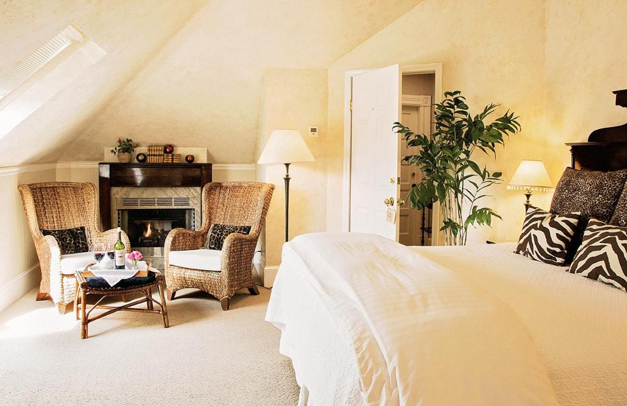 | 1801 First Luxury Inn