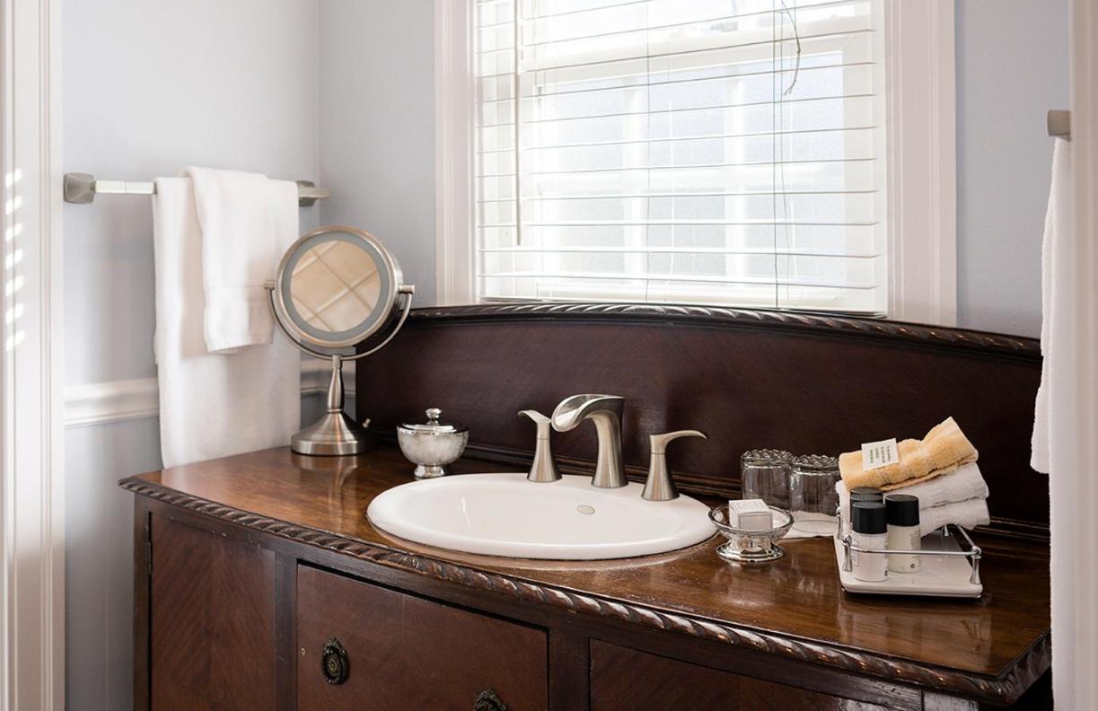 | 1801 First Luxury Inn