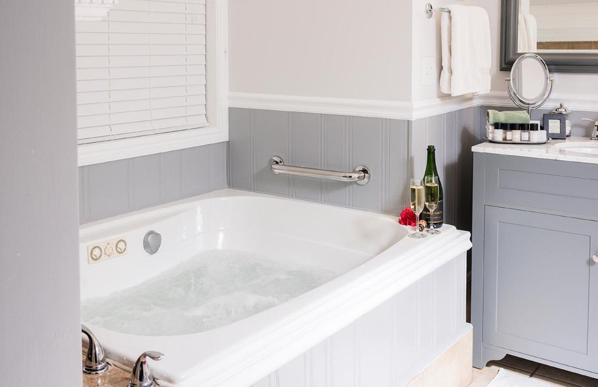 | 1801 First Luxury Inn