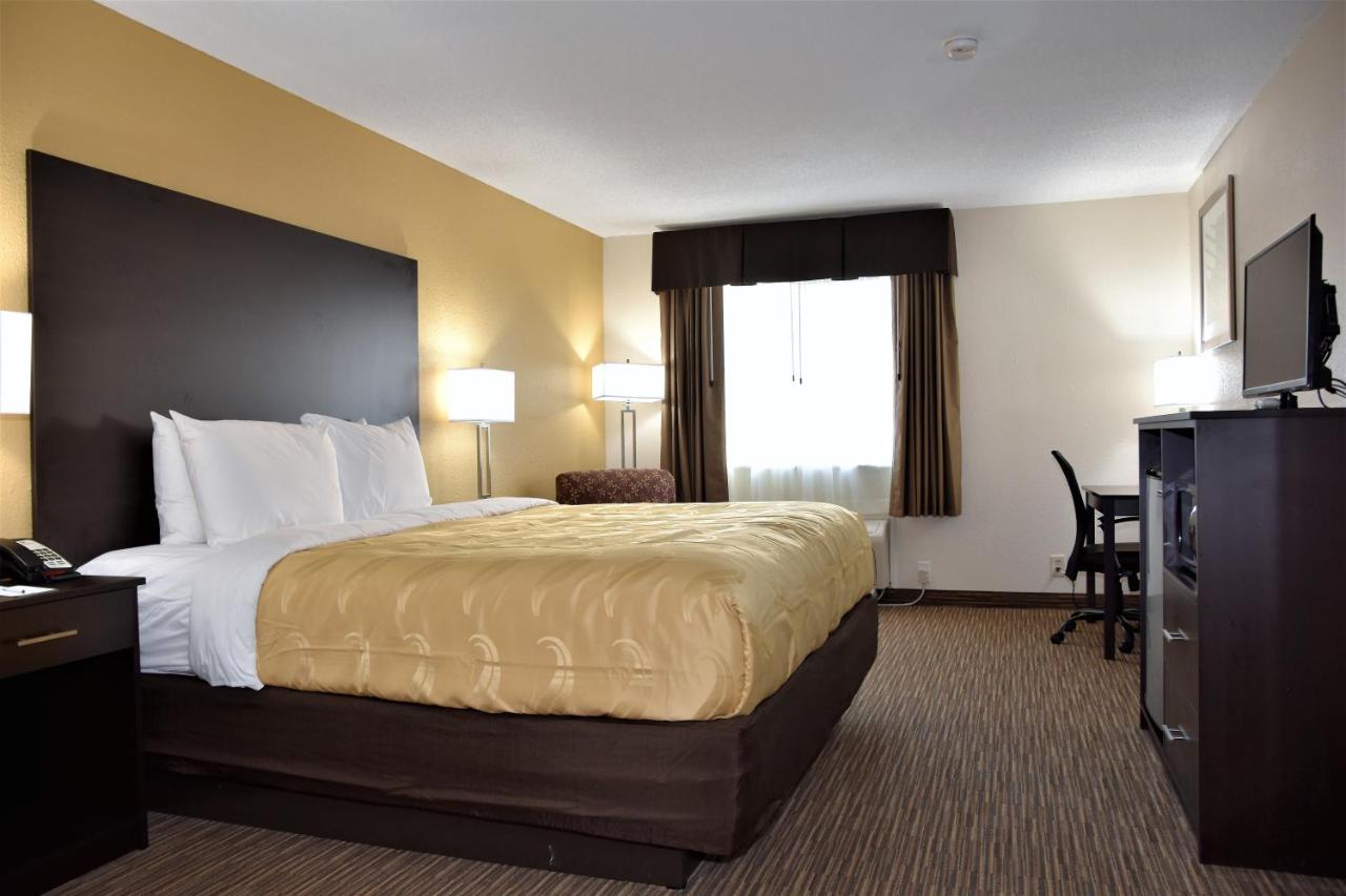 King Room - Non-Smoking at Quality Inn & Suites Metropolis I-24