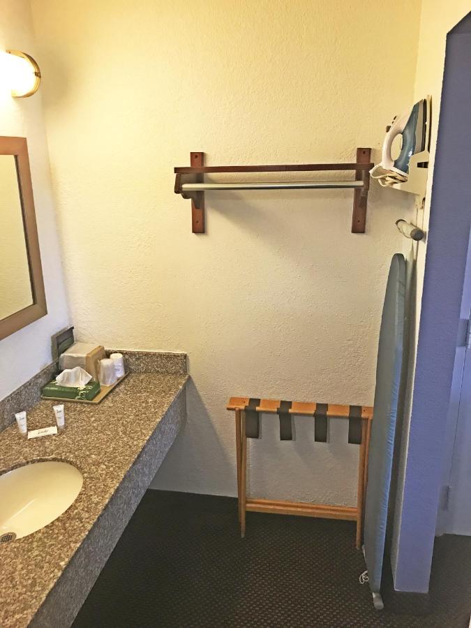  | Days Inn & Suites Mobile