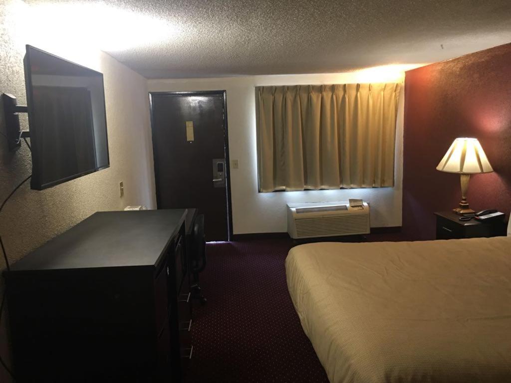 | Super 9 Motel Troy
