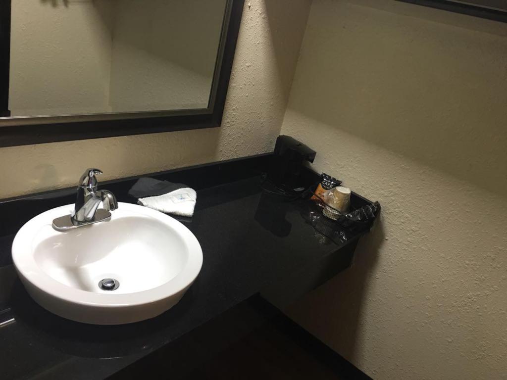 | Super 9 Motel Troy