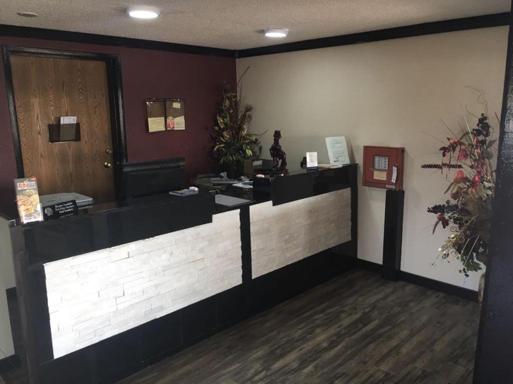 | Super 9 Motel Troy
