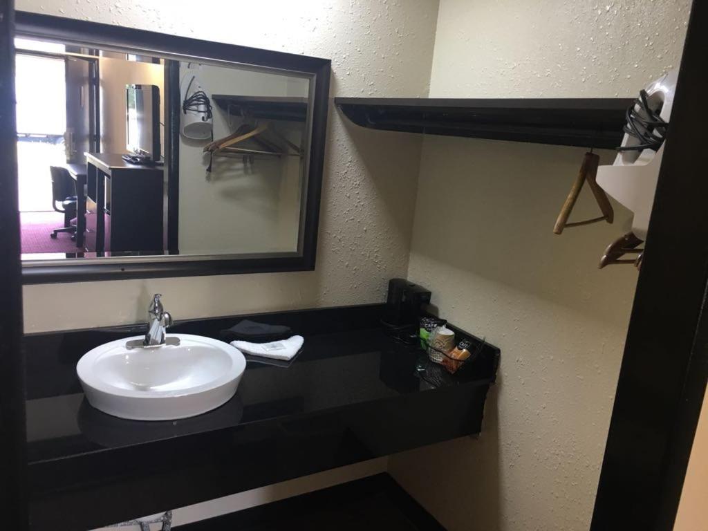 | Super 9 Motel Troy