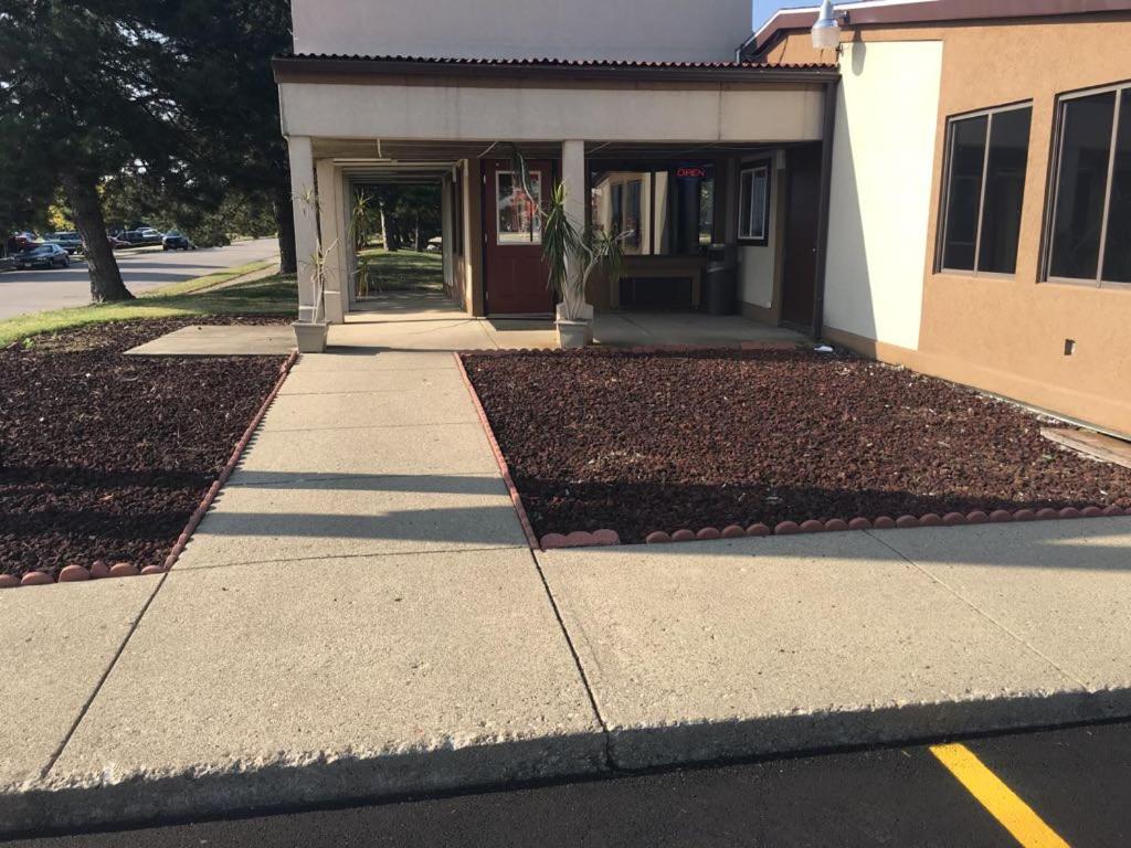 | Super 9 Motel Troy