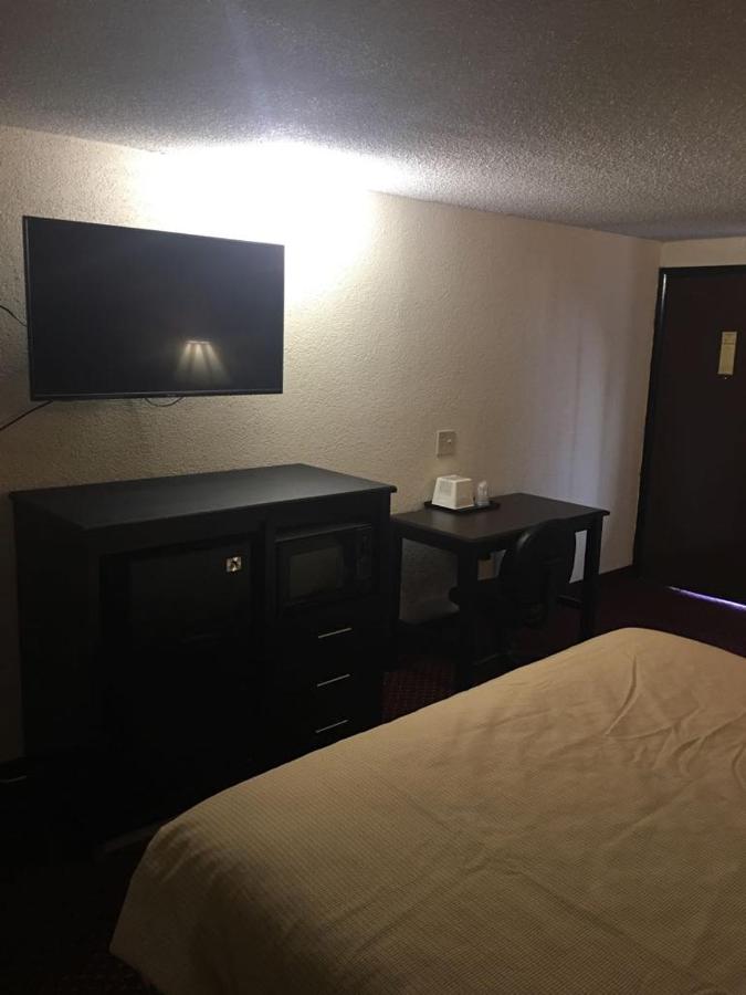 | Super 9 Motel Troy