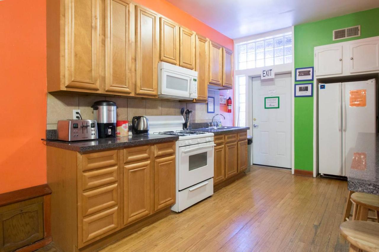 | Wrigley Hostel - Chicago