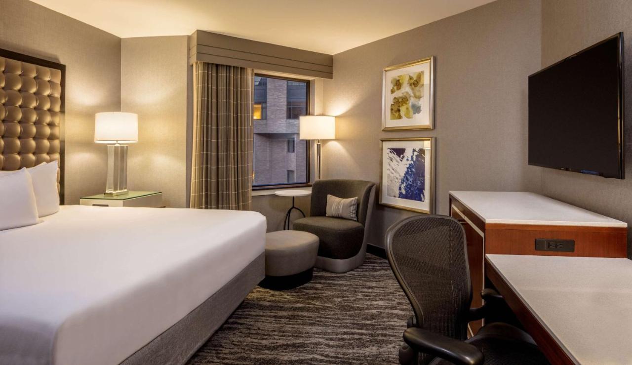| Hyatt Regency Saint Louis at The Arch