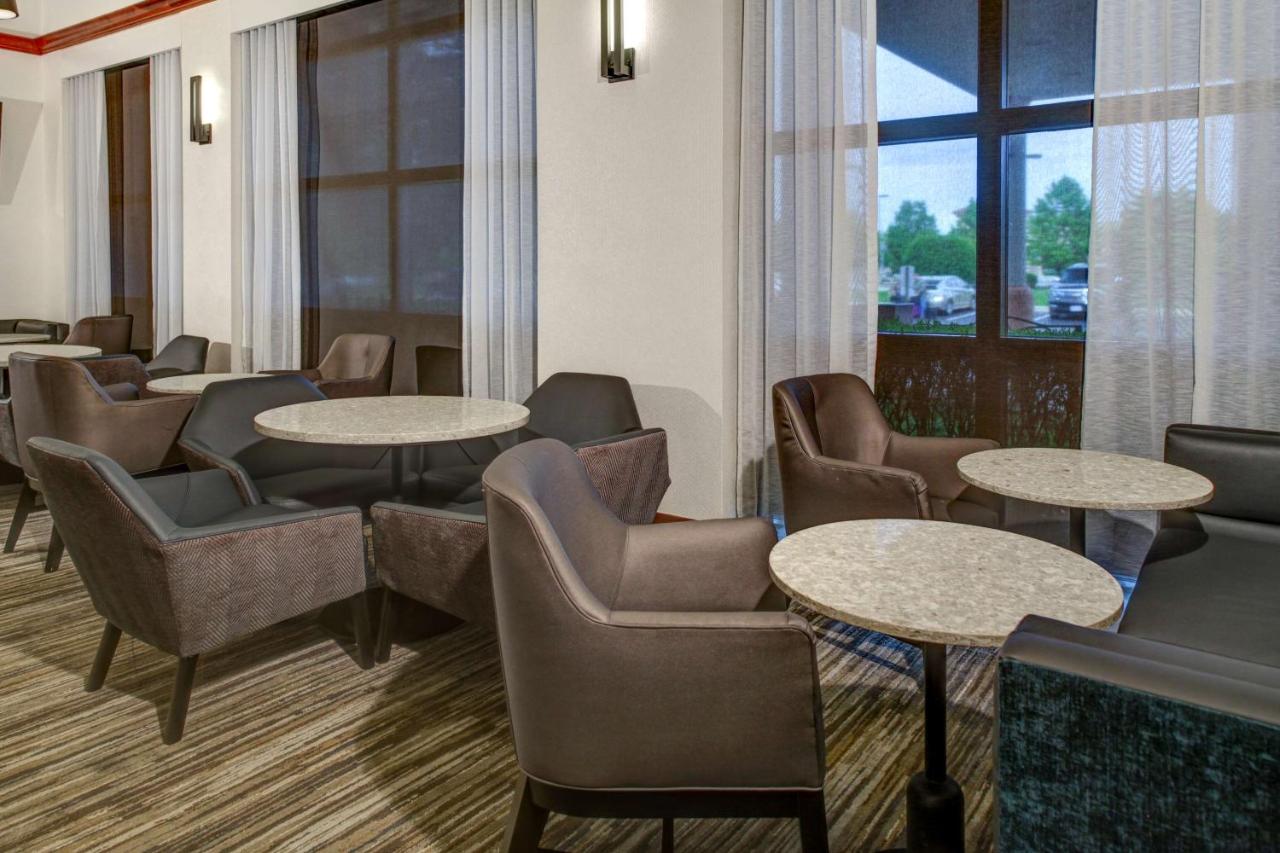 | Hyatt Place Pittsburgh Airport/Robinson Mall