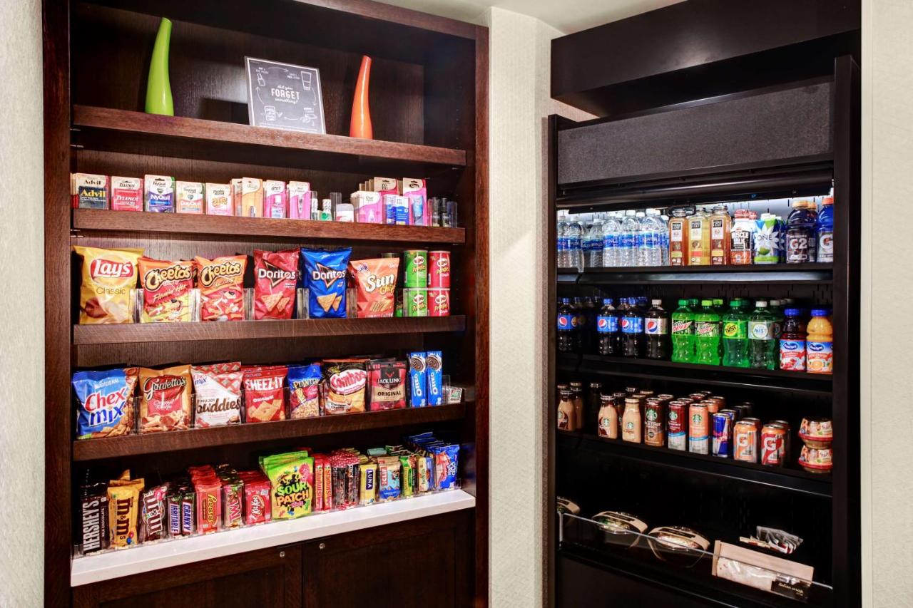 | Hyatt Place Pittsburgh Airport/Robinson Mall