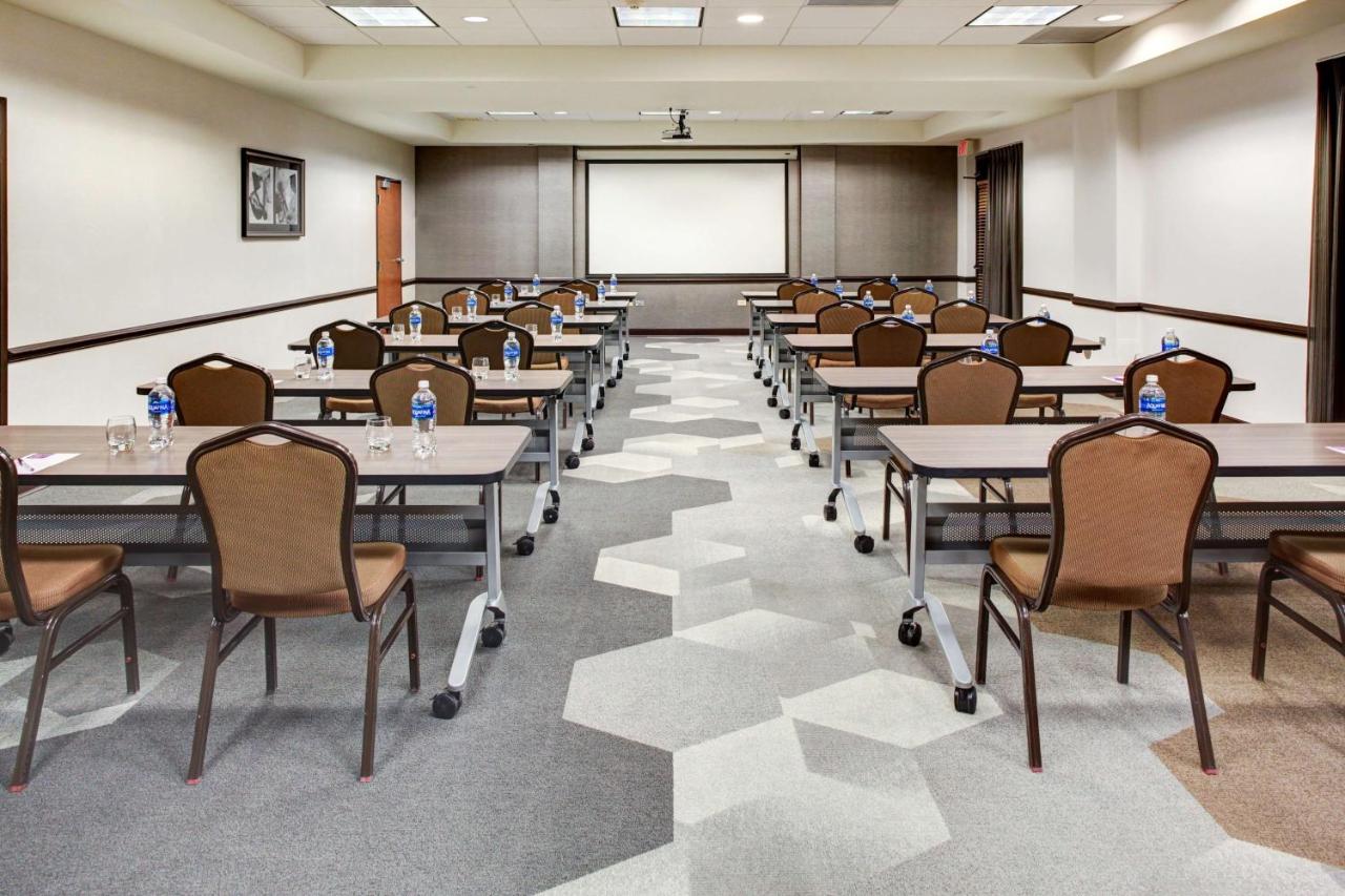 | Hyatt Place Pittsburgh Airport/Robinson Mall