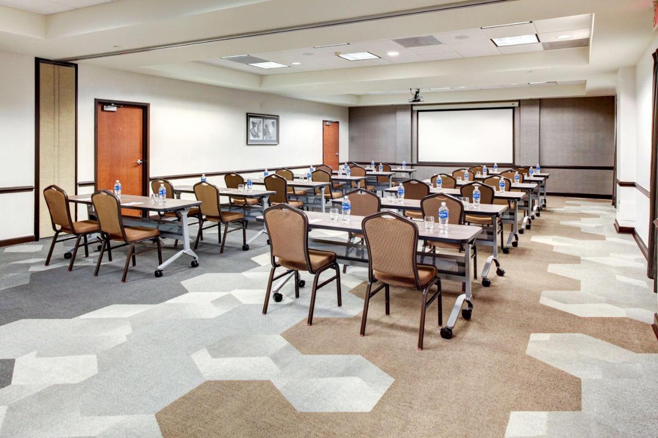 | Hyatt Place Pittsburgh Airport/Robinson Mall