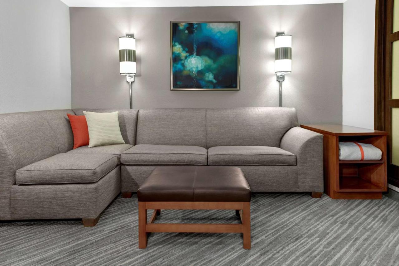 | Hyatt Place Pittsburgh Airport/Robinson Mall
