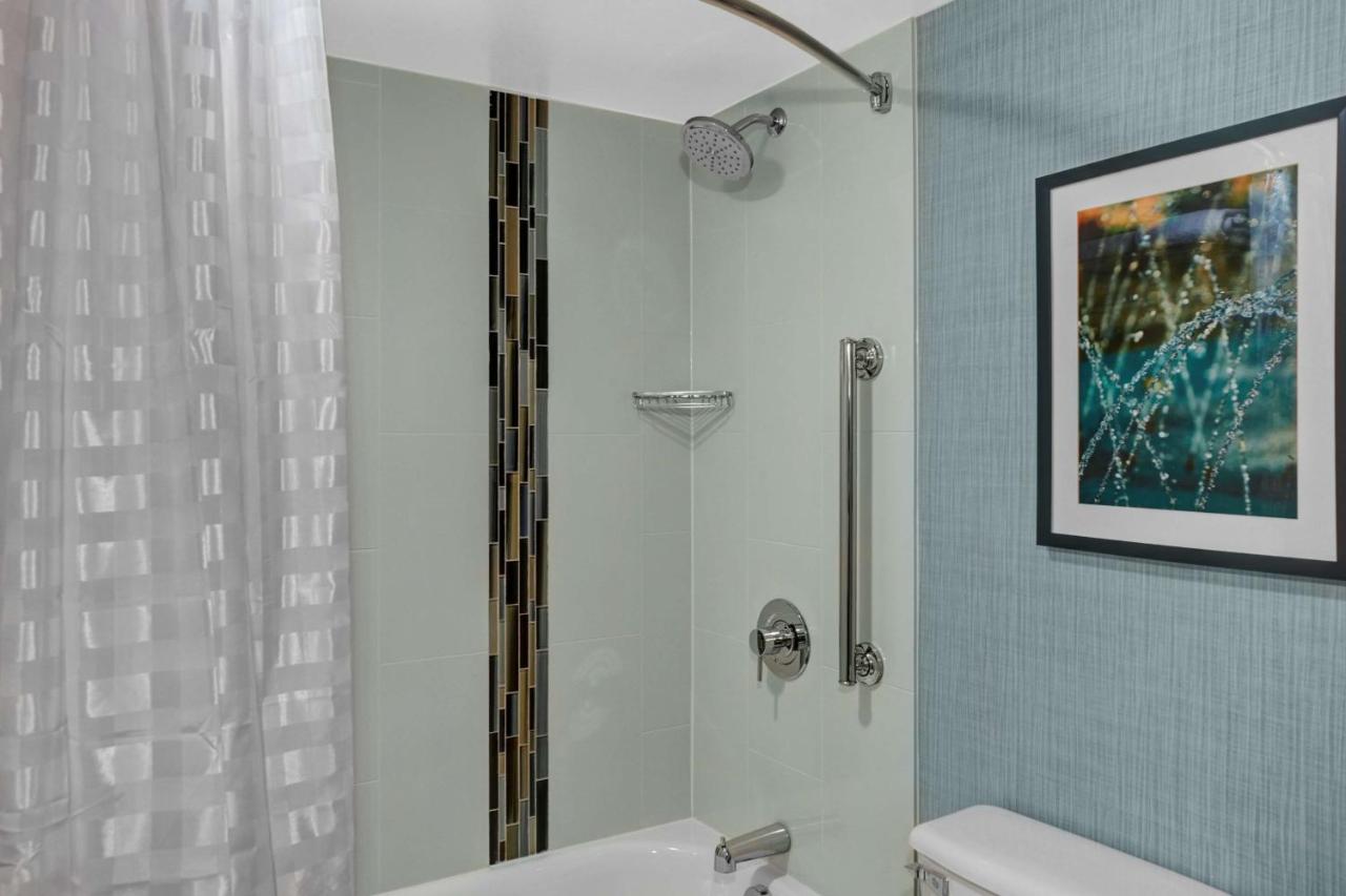 | Hyatt Place Pittsburgh Airport/Robinson Mall