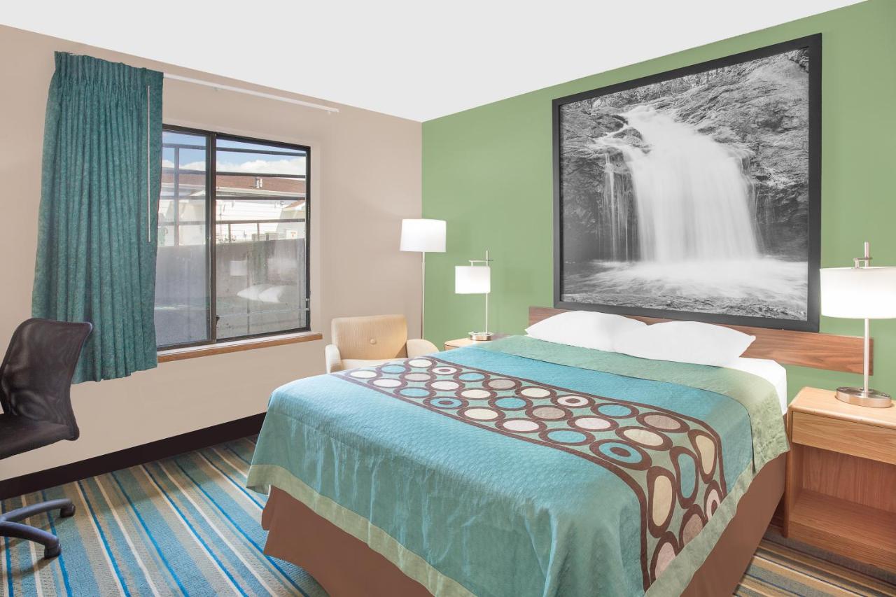 Queen Room - Non-Smoking at Super 8 by Wyndham Beaver Dam