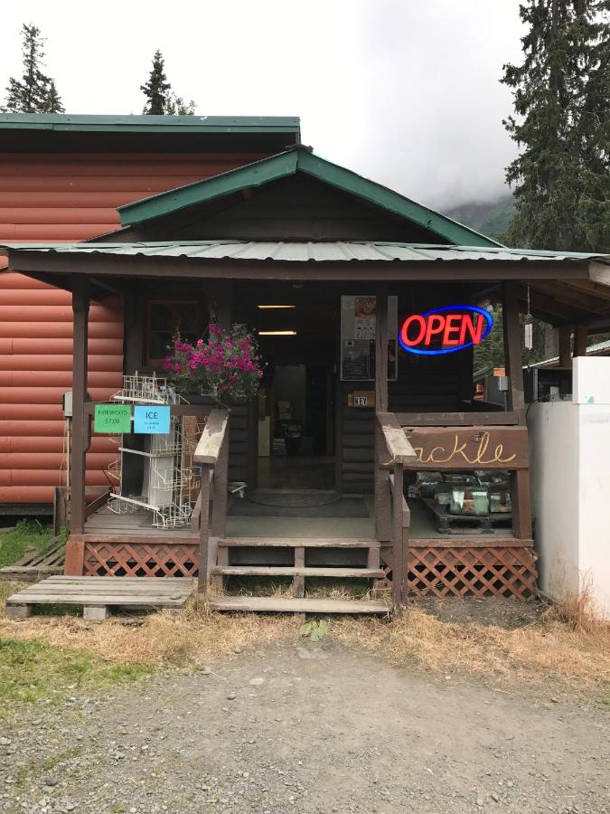 | Gwin's Lodge & Roadhouse