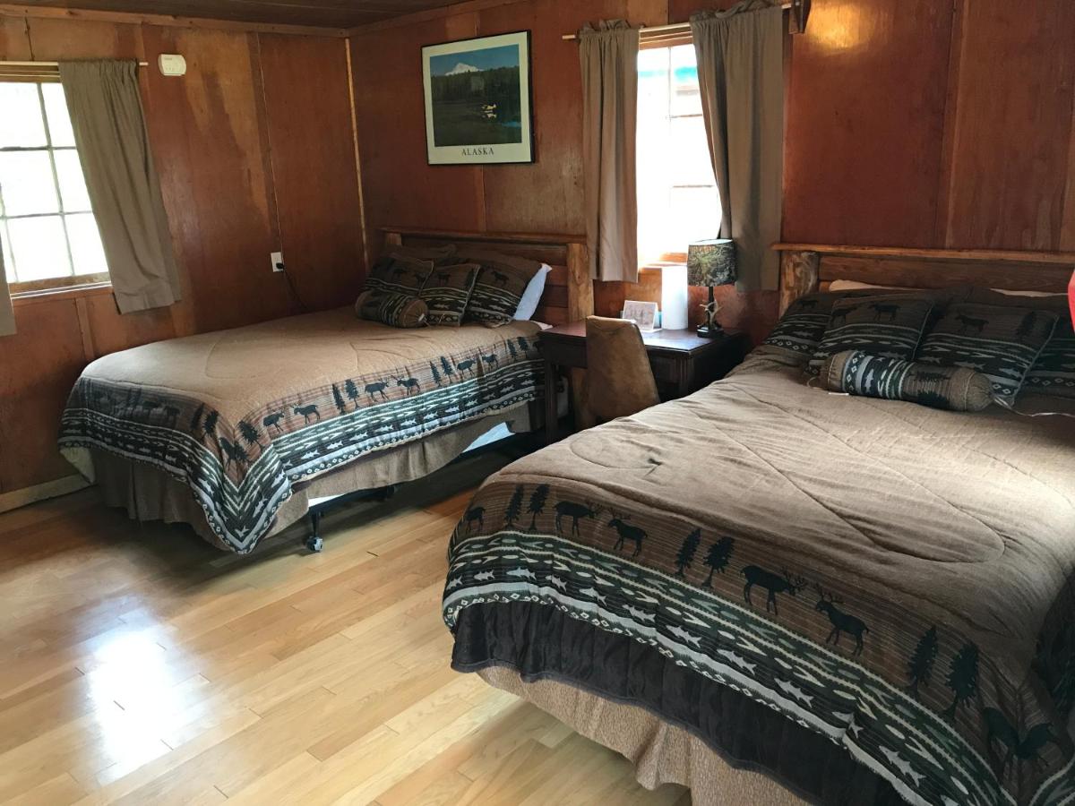 | Gwin's Lodge & Roadhouse
