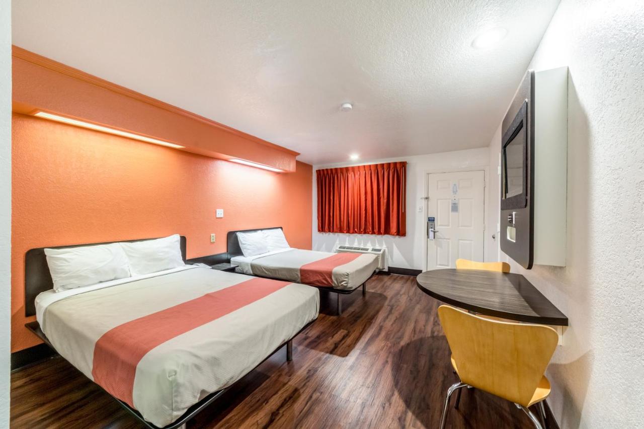 | Motel 6-San Antonio, TX - Splashtown