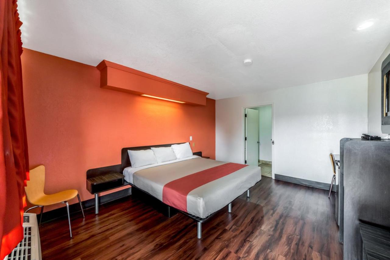 | Motel 6-San Antonio, TX - Splashtown