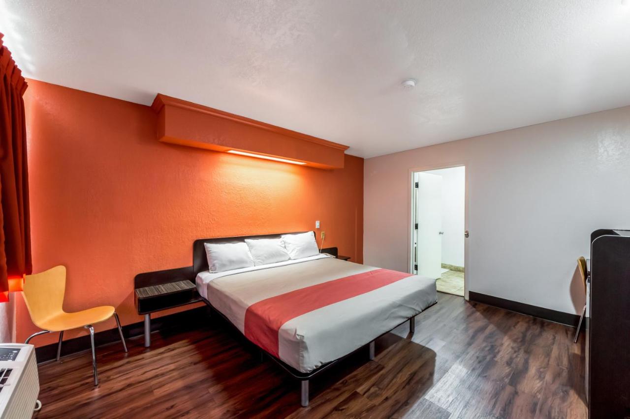| Motel 6-San Antonio, TX - Splashtown