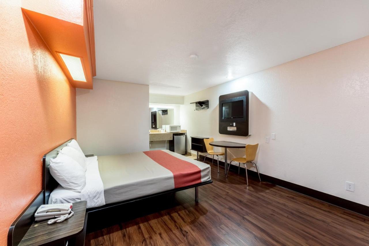 | Motel 6-San Antonio, TX - Splashtown