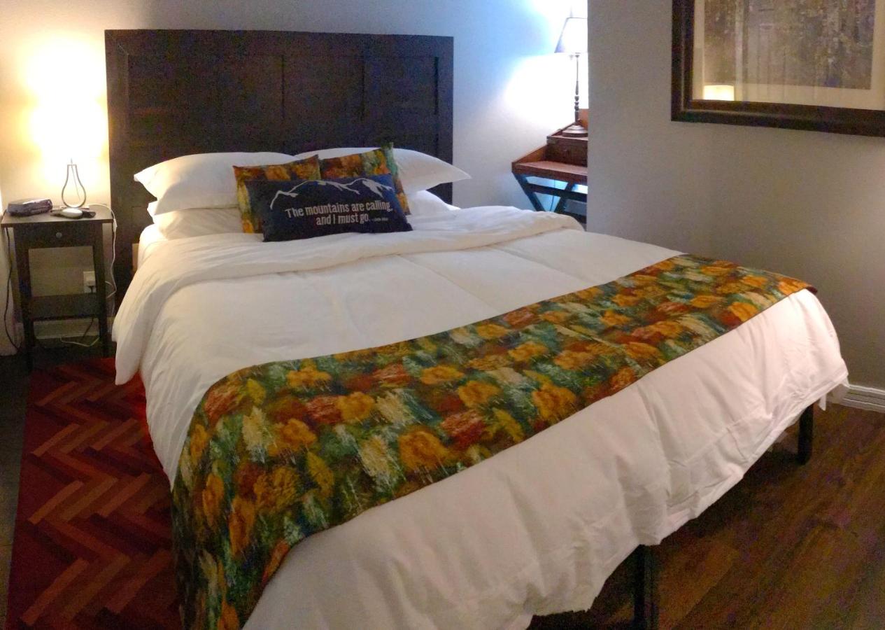 | Breck Creekside at Wildwood Suites