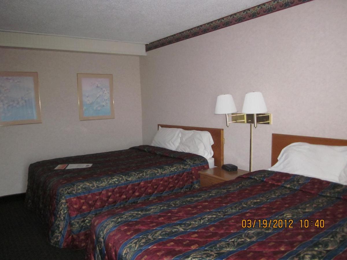 | Howard Johnson by Wyndham Benton Harbor