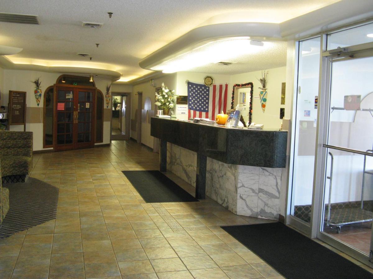| Howard Johnson by Wyndham Benton Harbor