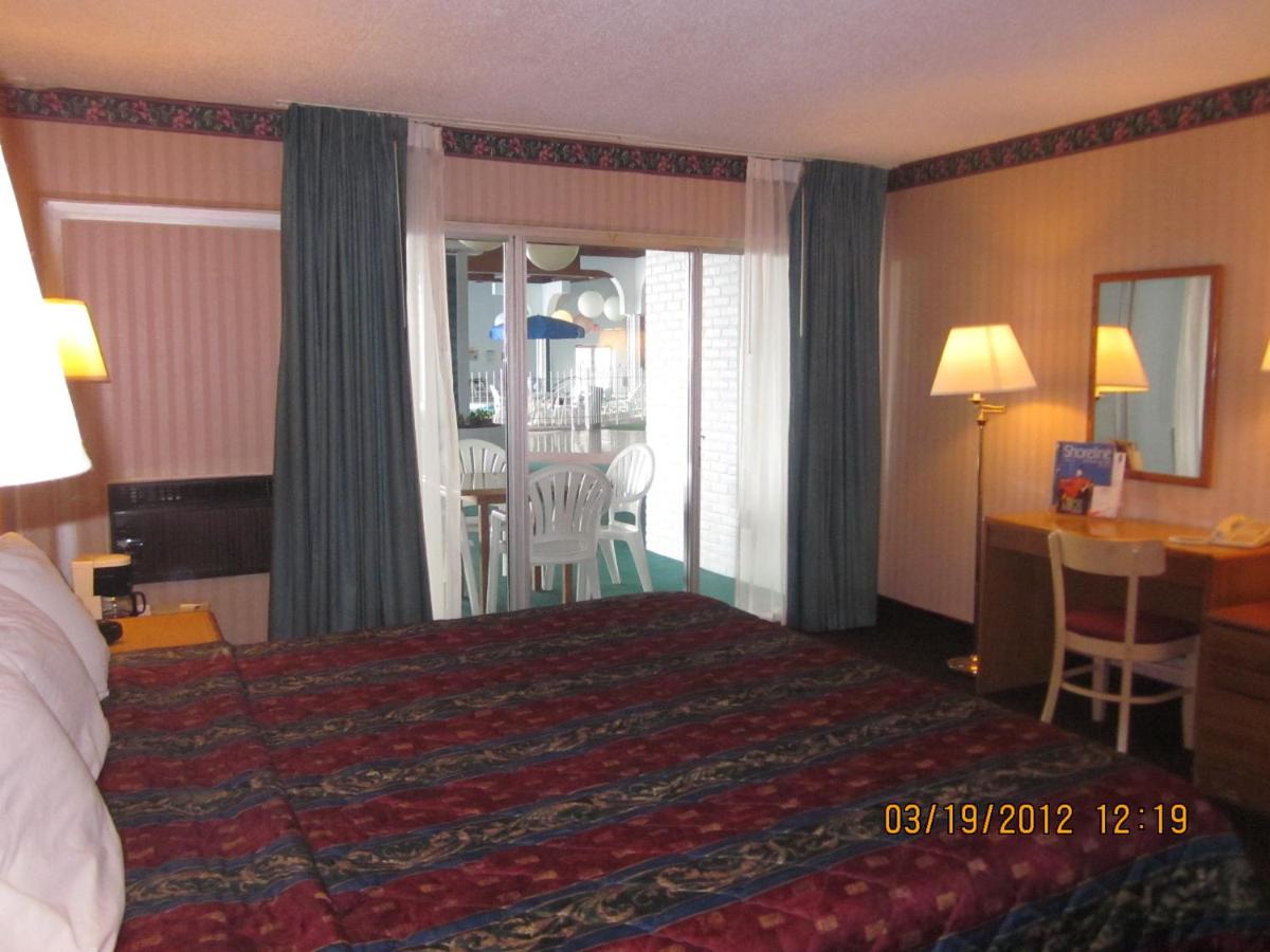 | Howard Johnson by Wyndham Benton Harbor