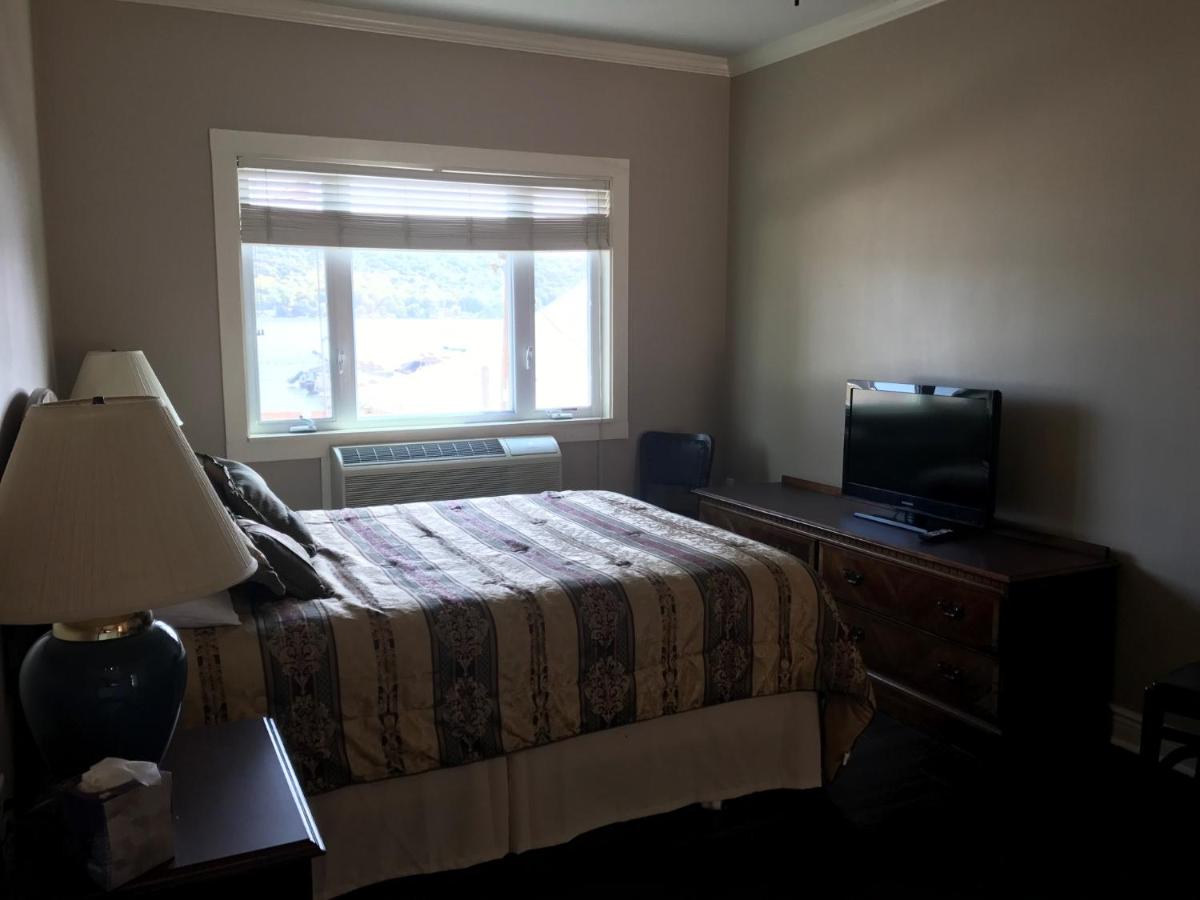 | Beachcomber Inn