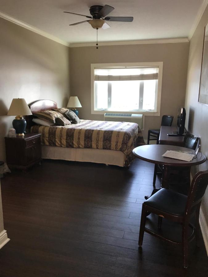 | Beachcomber Inn
