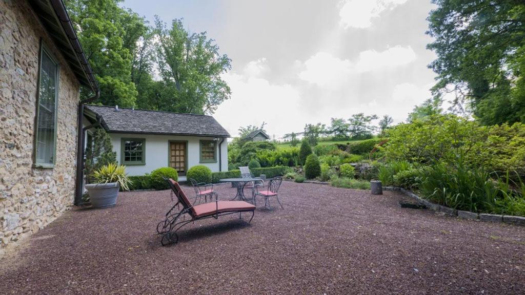 | The Buck School Inn
