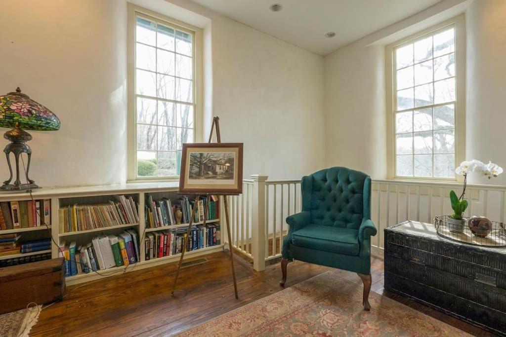 | The Buck School Inn