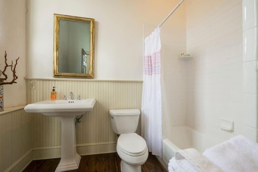 | The Buck School Inn