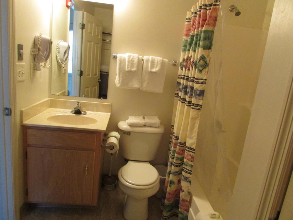 | Douglas Inn & Suites, Blue Ridge, GA