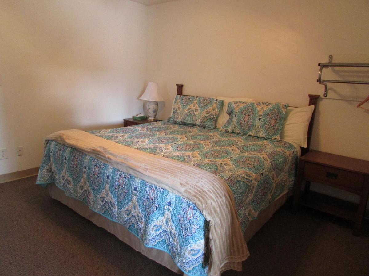 | Douglas Inn & Suites, Blue Ridge, GA
