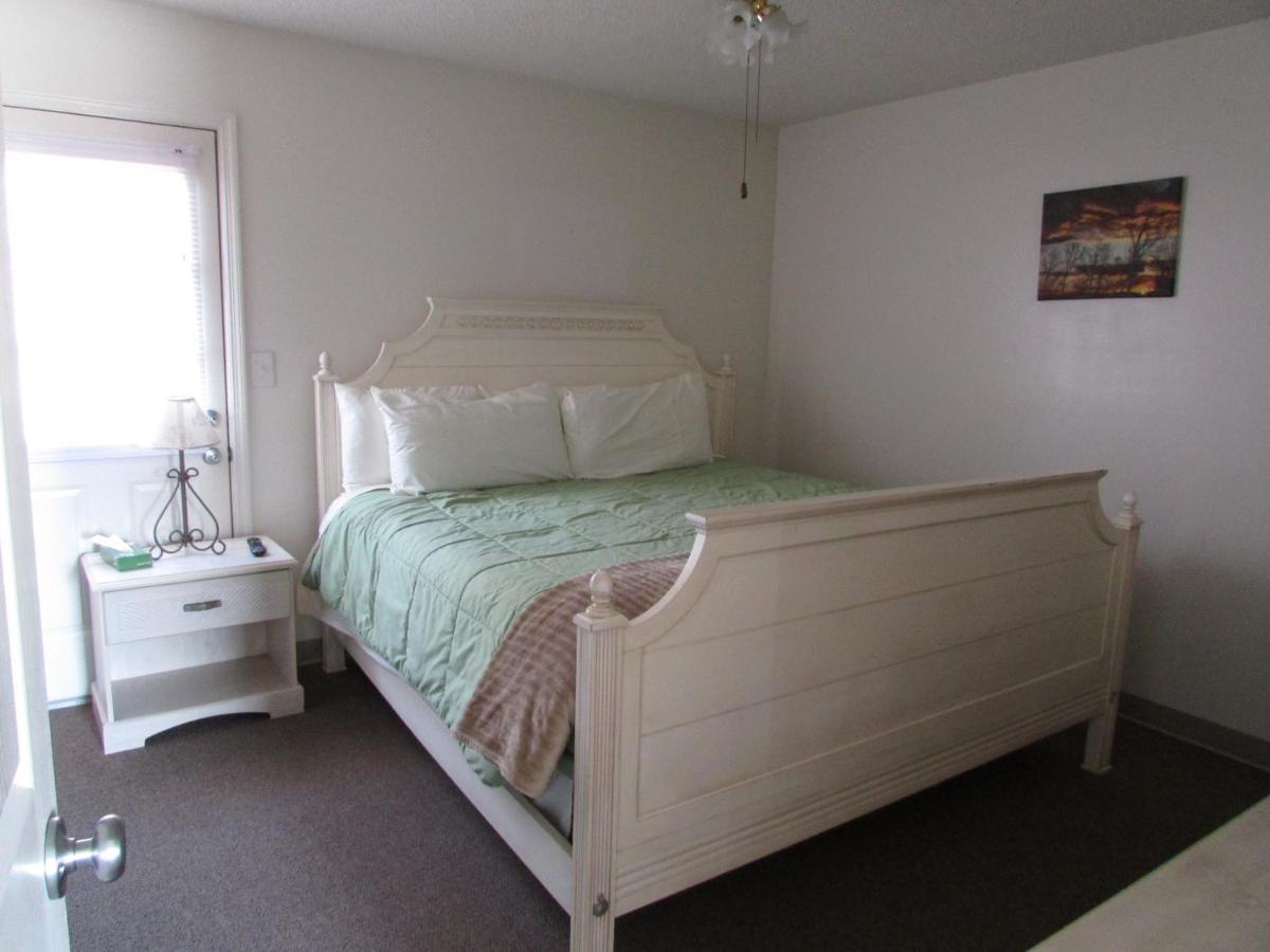 | Douglas Inn & Suites, Blue Ridge, GA