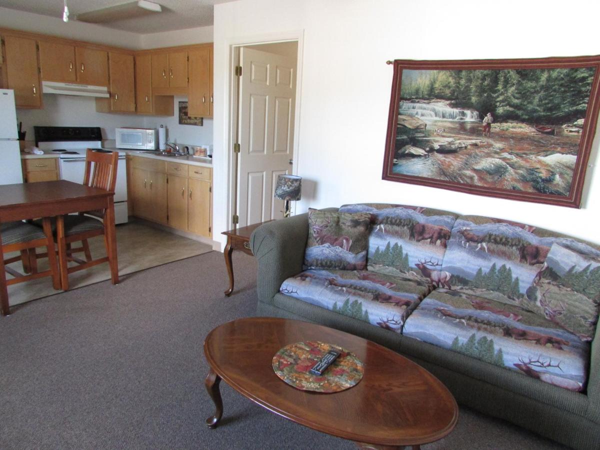 | Douglas Inn & Suites, Blue Ridge, GA