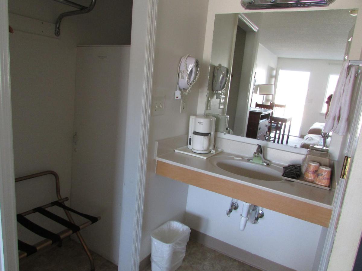 | Douglas Inn & Suites, Blue Ridge, GA
