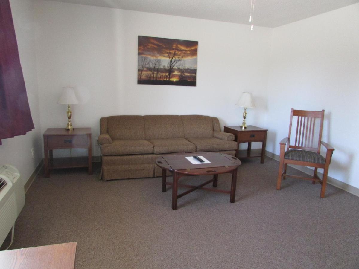 | Douglas Inn & Suites, Blue Ridge, GA