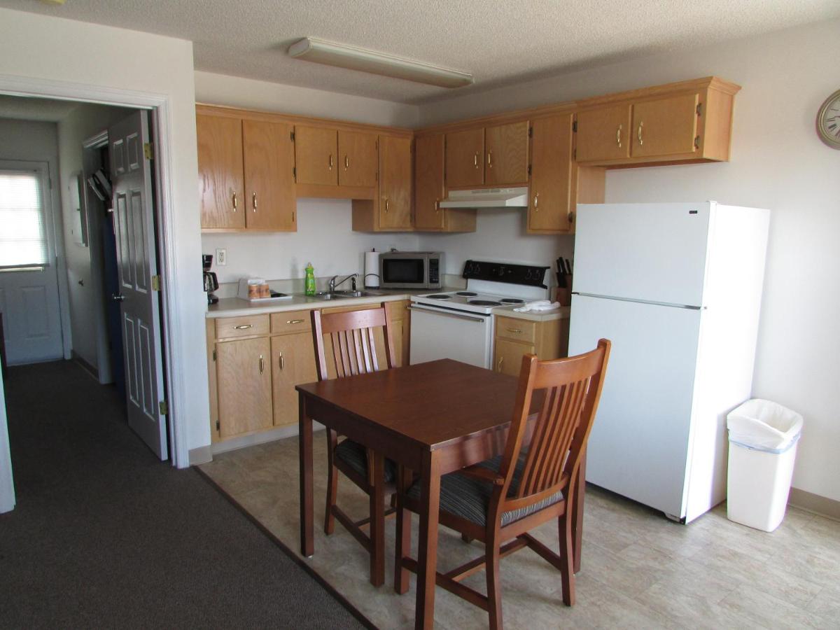 | Douglas Inn & Suites, Blue Ridge, GA